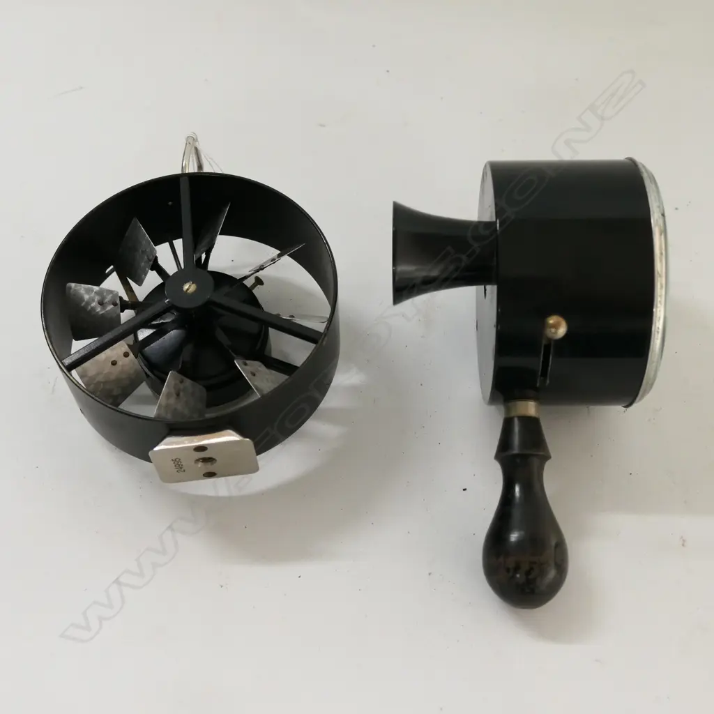 DELTA STROBOSCOPE by AERA, PARIS AND ANALOGUE VANE ANENOMETER (BOTH BOXED) (2) Image 1++